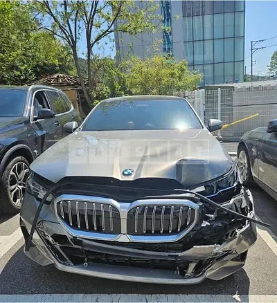 Photo 1 of 4: 2025 BMW 520i — Korean insurance auction