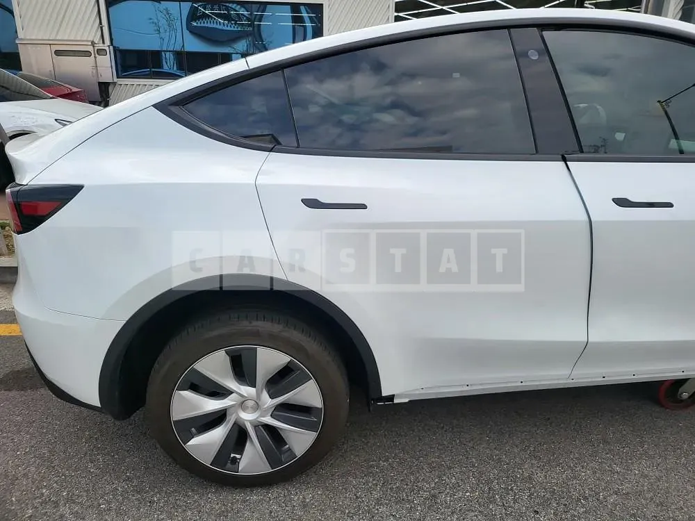Photo 2 of 10: 2023 Tesla Model Y, VIN LRWYGCFS2PC103256 — Korean insurance auction