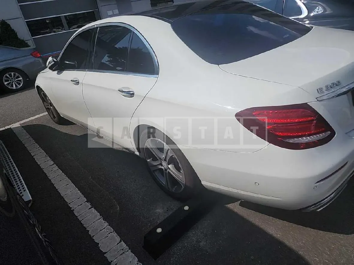 Photo 2 of 28: 2016 Mercedes-Benz E300 — Korean insurance auction