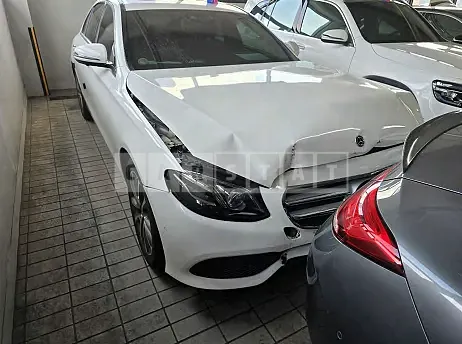 Photo 2 of 9: 2019 Mercedes-Benz E 300 — Korean insurance auction