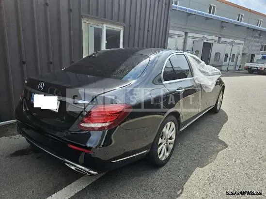 Photo 2 of 6: 2018 Mercedes-Benz E 300 — Korean insurance auction