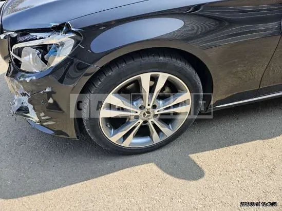 Photo 2 of 9: 2018 Mercedes-Benz C 200, VIN WDDWF4CB9JF657624 — Korean insurance auction