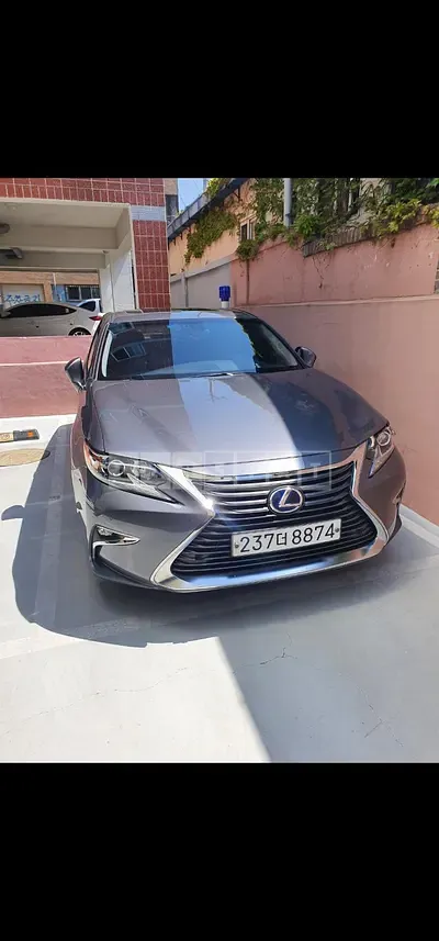 Photo 1 of 5: 2016 Lexus ES300h — Korean insurance auction