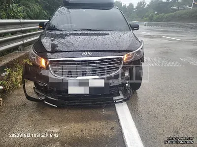 Photo 1 of 10: 2016 Kia Carnival High Limousine, VIN KNAME81ABGS243127 — Korean insurance auction