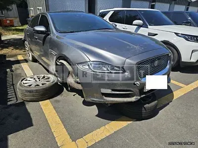 Photo 1 of 47: 2018 Jaguar XJ 3.0d — Korean insurance auction