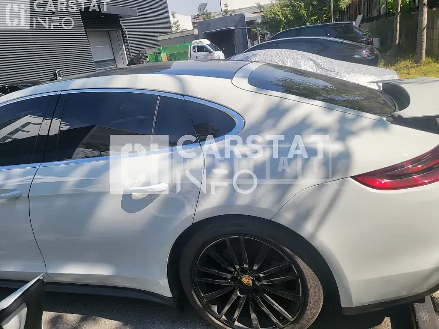 Photo 2 of 16: 2018 Porsche Simorche Panamera 4S — Korean insurance auction