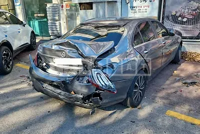 Photo 1 of 7: 2019 Mercedes-Benz C 200, VIN WDDWF8AB1KR520753 — Korean insurance auction