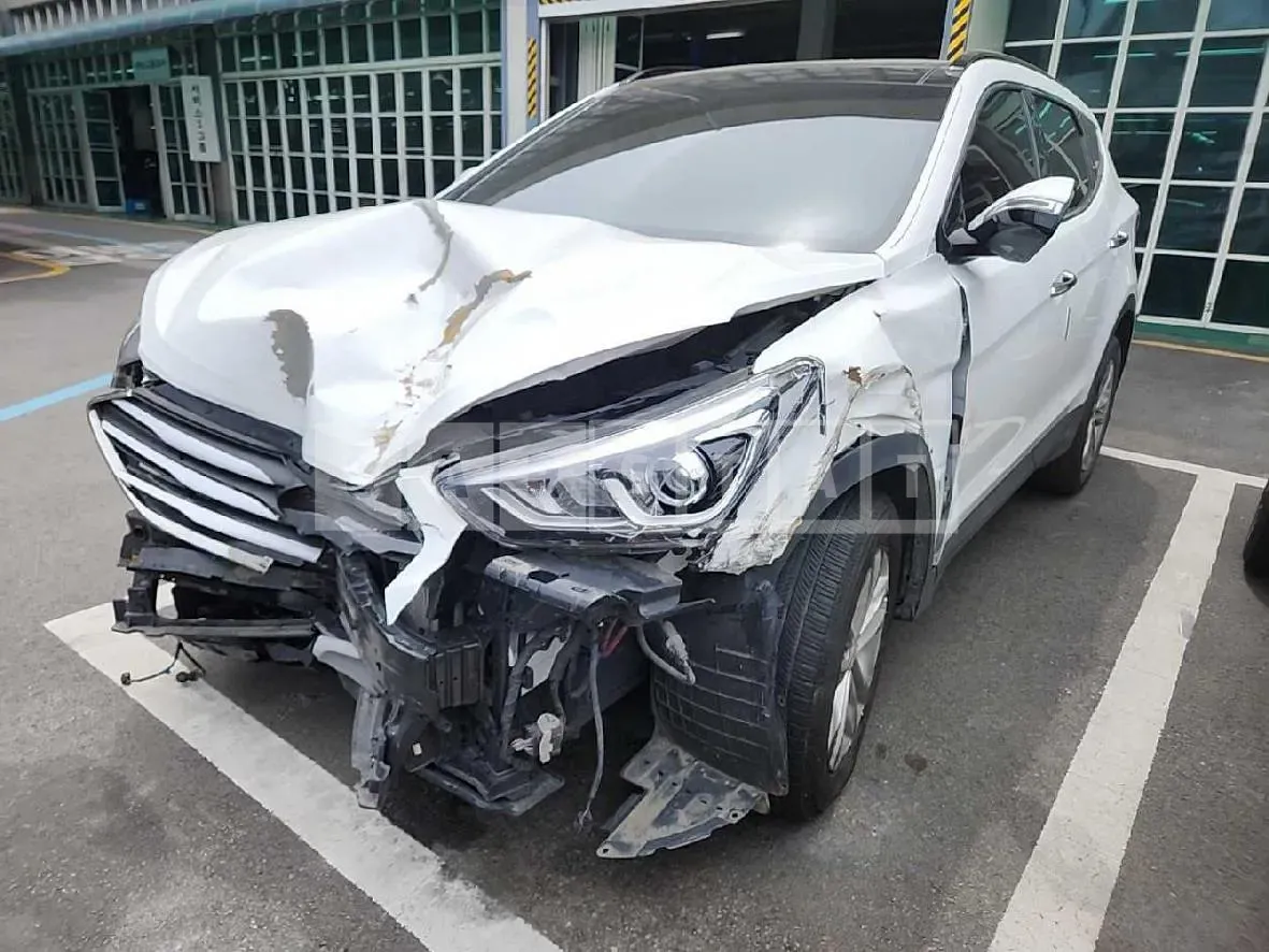Photo 2 of 21: 2017 Hyundai Santa Fe 2.0, VIN KMHSW81UBJU804431 — Korean insurance auction
