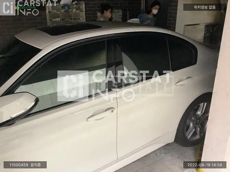 Photo 2 of 11: 2018 BMW 330i, VIN WBA8B9103JA826625 — Korean insurance auction