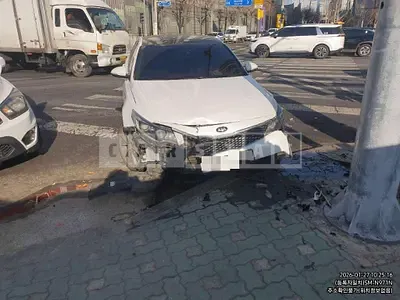 Photo 1 of 8: 2015 Kia K5 — Korean insurance auction