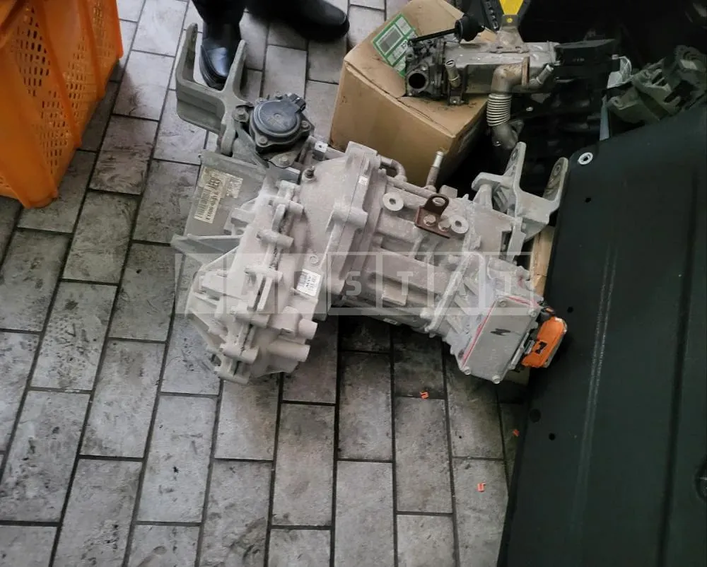 Photo 2 of 10: 2016 Hyundai Auto Parts /IONIQ Electric, VIN KMHC851HFHU000574 — Korean insurance auction