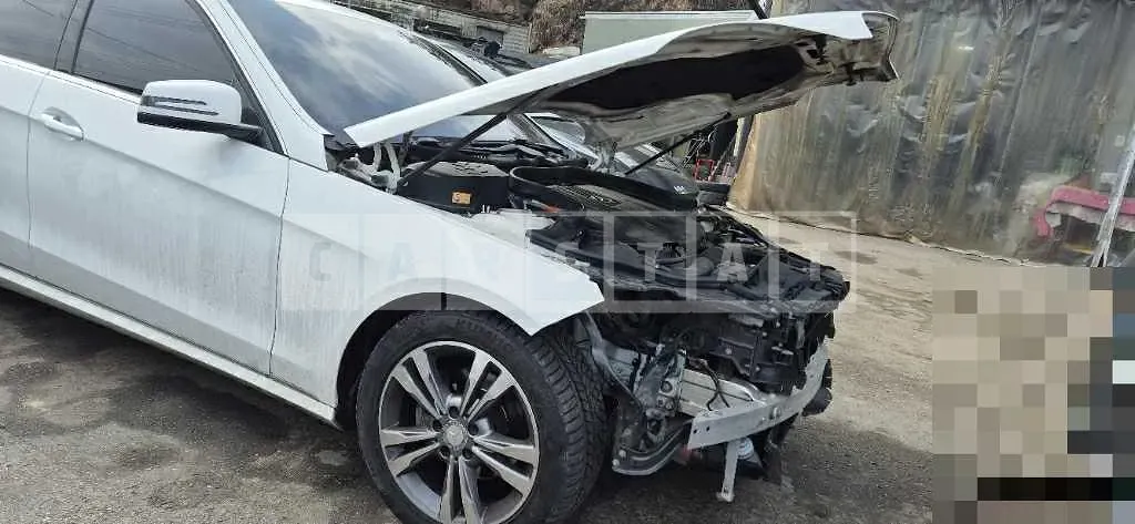Photo 2 of 6: 2016 Mercedes-Benz E220 BlueTec — Korean insurance auction