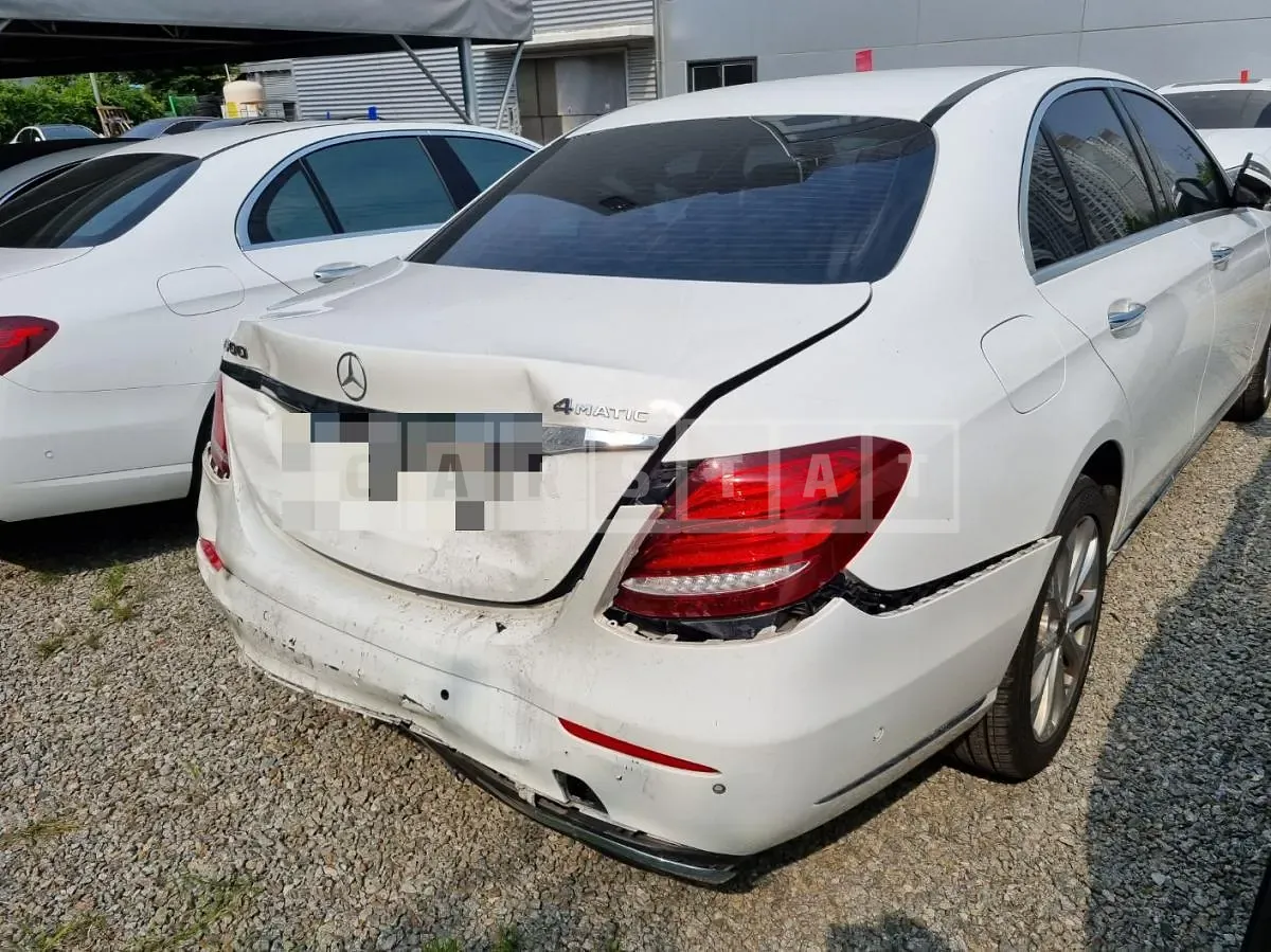 Photo 2 of 5: 2019 Mercedes-Benz E300 4Matic, VIN WDDZF4KB3KA588202 — Korean insurance auction