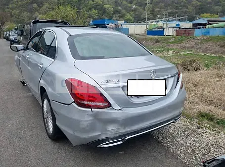 Photo 2 of 13: 2017 Mercedes-Benz C 220d, VIN WDDWF0EB2HR233314 — Korean insurance auction