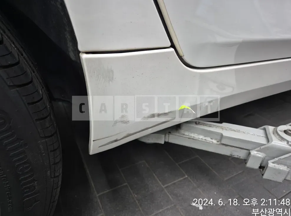 Photo 2 of 35: 2022 BMW 520i, VIN WBA11BH00NWK62165 — Korean insurance auction
