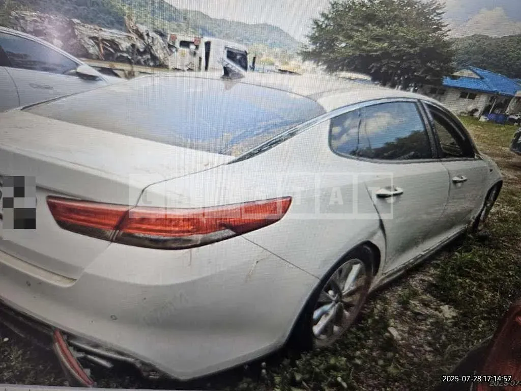 Photo 2 of 12: 2015 Kia K5 2.0 — Korean insurance auction