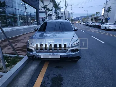 Photo 1 of 10: 2017 Jeep Straw Cherokee 2.4 — Korean insurance auction