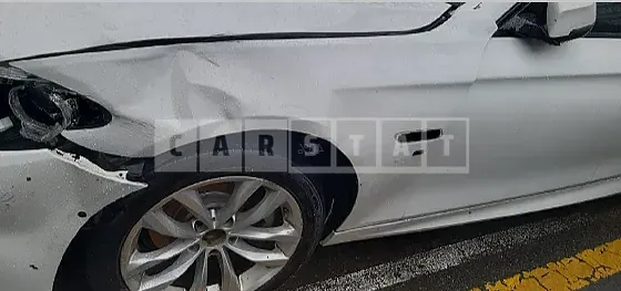Photo 2 of 9: 2016 BMW 520d xDrive, VIN WBA5E7103GG158071 — Korean insurance auction