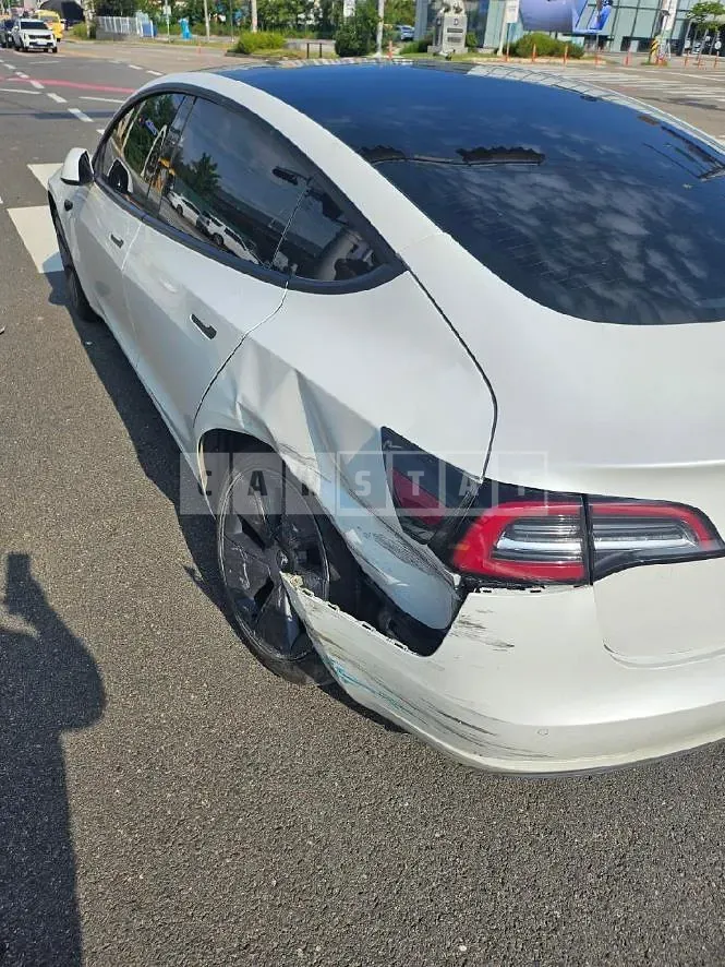 Photo 2 of 30: 2021 Tesla Model 3 Long Range, VIN 5YJ3E1EB2MF946946 — Korean insurance auction