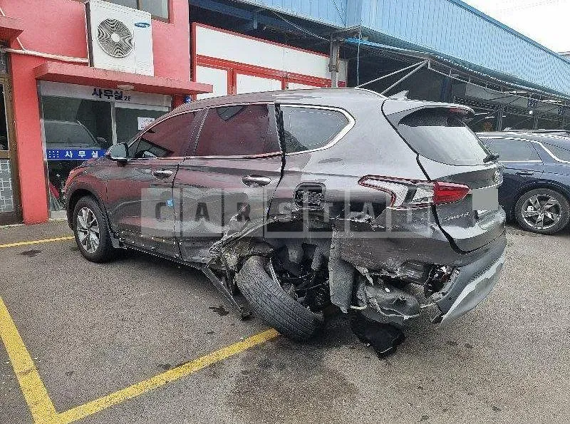Photo 2 of 8: 2019 Hyundai Santa Fe TM 2.2 — Korean insurance auction