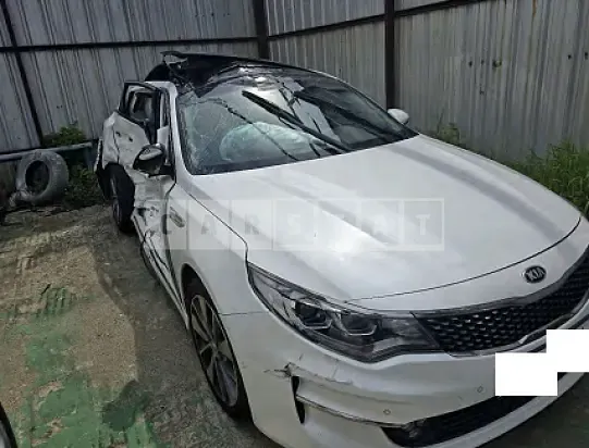 Photo 2 of 15: 2018 Kia K5 — Korean insurance auction