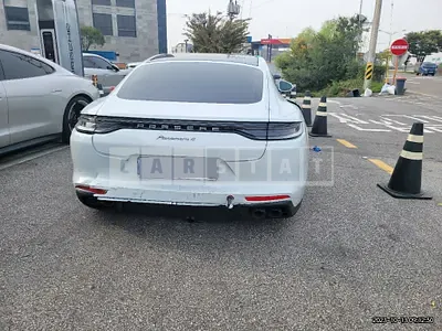 2023 Porsche Panamera 4