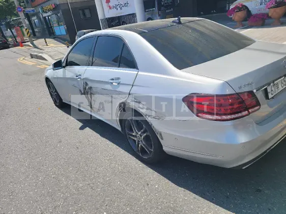 Photo 2 of 14: 2016 Mercedes-Benz E250 BlueTec 4Matic, VIN WDDHF9HB7GB289393 — Korean insurance auction