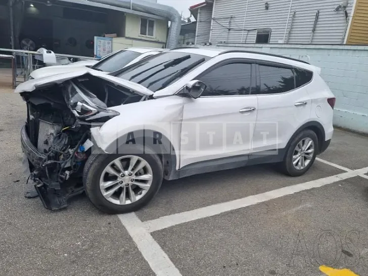 Photo 2 of 17: 2018 Hyundai Santa Fe, VIN KMHSW81UBJU851795 — Korean insurance auction