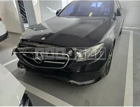 Photo 2 of 11: 2017 Mercedes-Benz E300 — Korean insurance auction