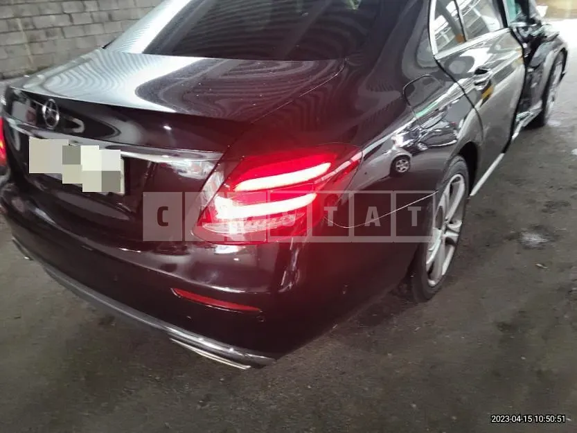 Photo 2 of 29: 2016 Mercedes-Benz E200, VIN WDDZF4CB5HA120558 — Korean insurance auction