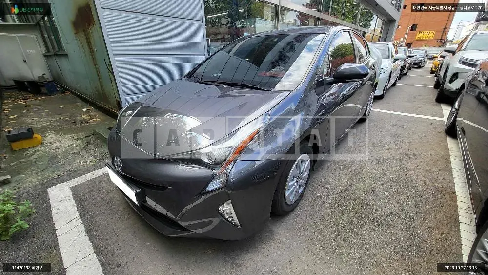 Photo 2 of 8: 2017 Toyota Prius, VIN JTDKBRFU6H3577823 — Korean insurance auction