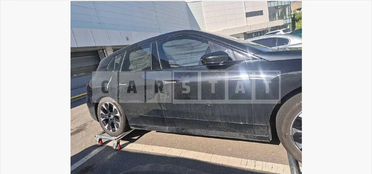 Photo 2 of 22: 2025 BMW iX xDrive45 — Korean insurance auction