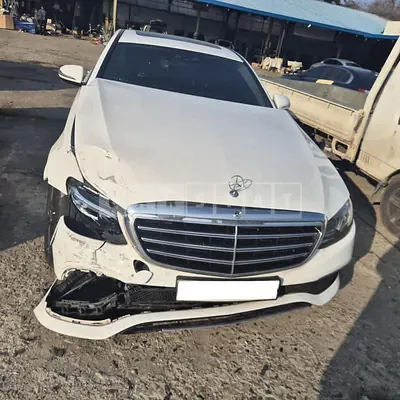 Photo 1 of 10: 2018 Mercedes-Benz E220d 4Matic, VIN WDDZF0FBXJA487532 — Korean insurance auction