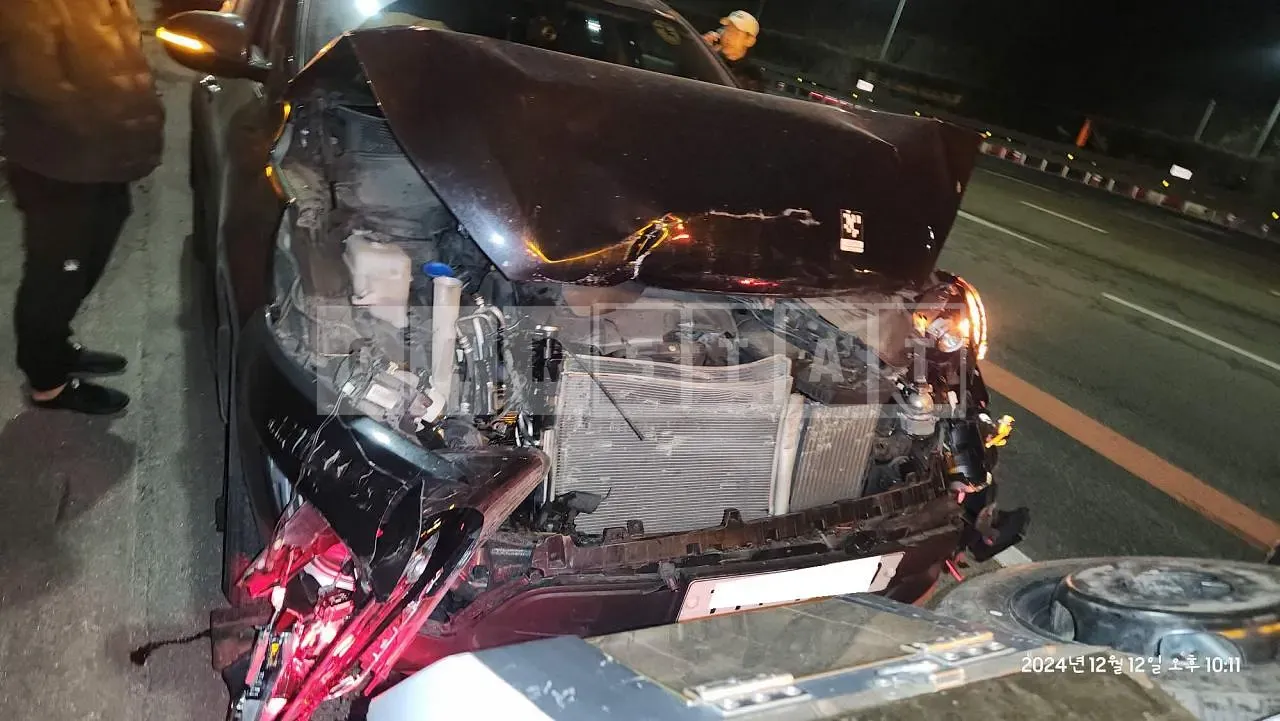 Photo 2 of 11: 2015 Kia Sorento, VIN KNAPH81ABFA092993 — Korean insurance auction