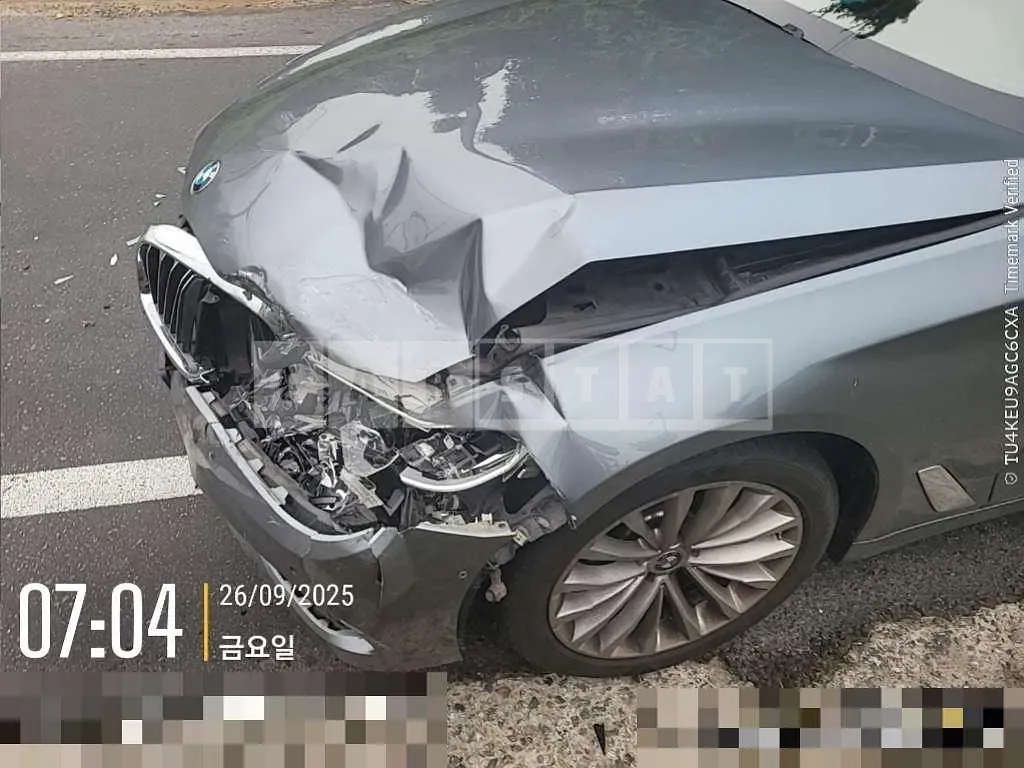 Photo 2 of 6: 2019 BMW 520d Luxury — Korean insurance auction