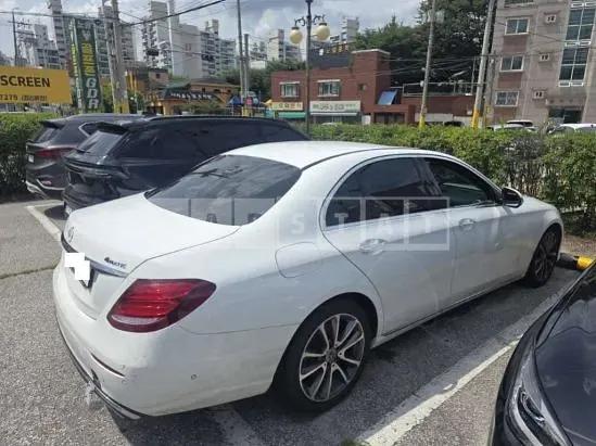 Photo 2 of 5: 2019 Mercedes-Benz E 300 4Matic — Korean insurance auction