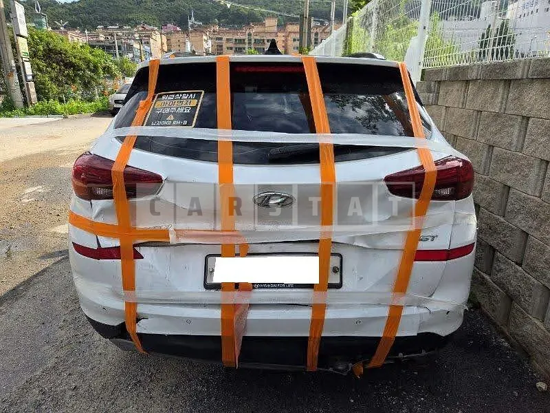 Photo 2 of 33: 2019 Hyundai Tucson, VIN KMHJ5812GKU064199 — Korean insurance auction
