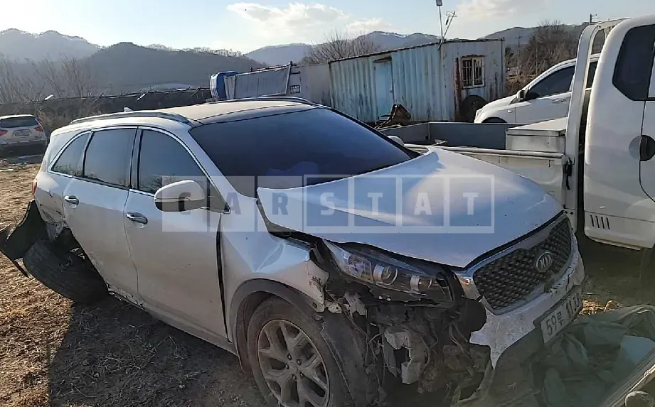 Photo 2 of 14: 2015 Kia Sorento, VIN KNAPH81BDFA053391 — Korean insurance auction