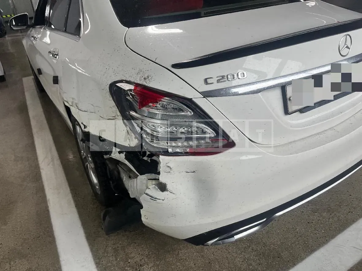 Photo 2 of 12: 2017 Mercedes-Benz C, VIN WDDWF4CBXHF509458 — Korean insurance auction
