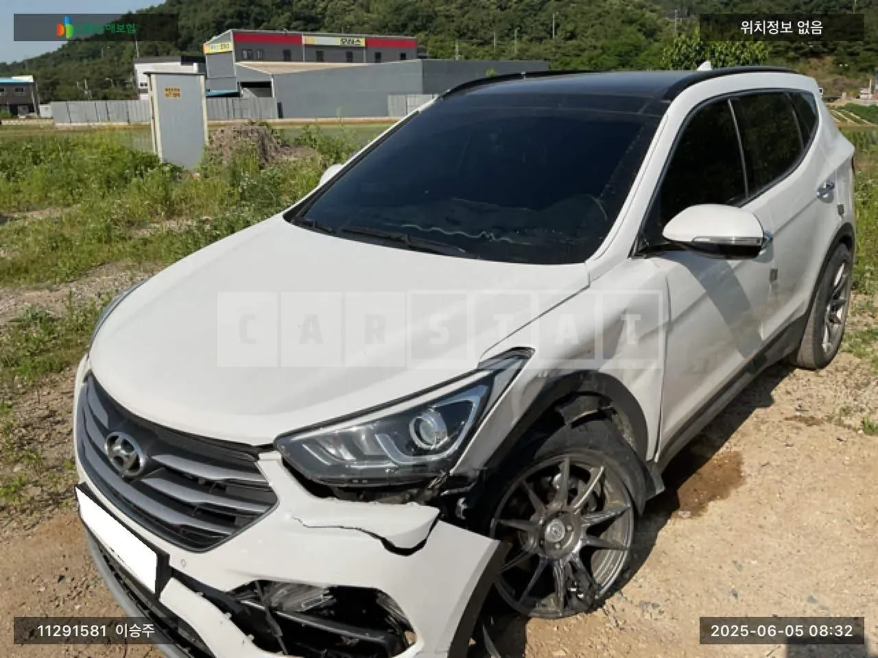 Photo 2 of 9: 2017 Hyundai Santa Fe, VIN KMHSW81UBJU824064 — Korean insurance auction