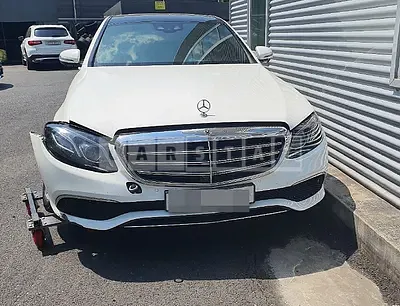 Photo 1 of 22: 2019 Mercedes-Benz E300 4Matic, VIN WDDZF4KB5KA672196 — Korean insurance auction