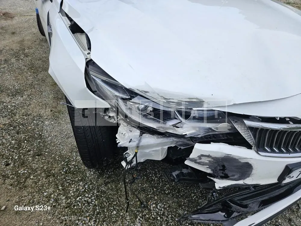 Photo 2 of 17: 2018 Kia K5, VIN KNAGS416BKA276520 — Korean insurance auction