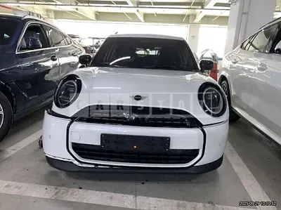 2025 BMW MINI Cooper C Five-door
