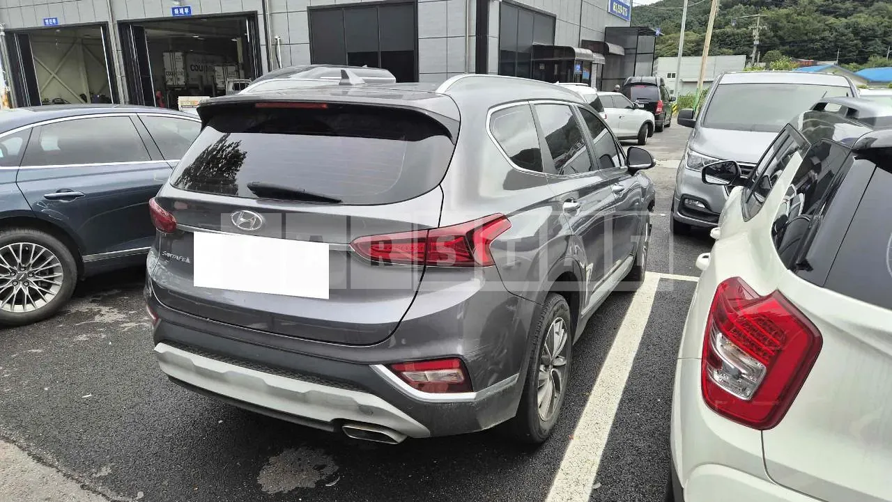 Photo 2 of 48: 2020 Hyundai Santa Fe, VIN KMHS281ABLU305302 — Korean insurance auction