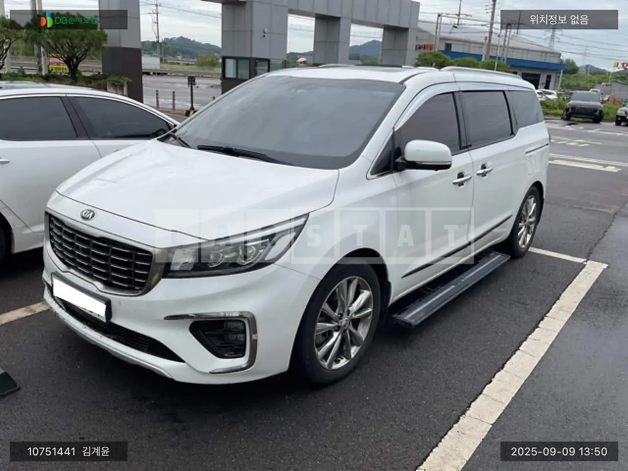 Photo 2 of 11: 2019 Kia Carnival Limousine, VIN KNAME81ABKS562529 — Korean insurance auction