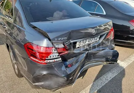 Photo 2 of 3: 2016 Mercedes-Benz E220 BlueTec, VIN WDDHF0AB8GB304361 — Korean insurance auction