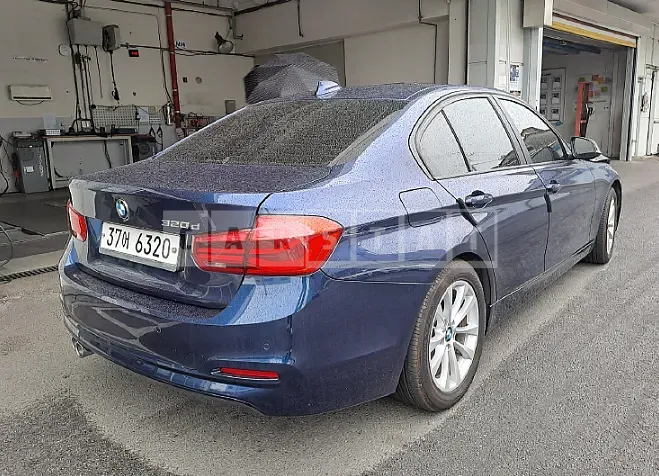 Photo 2 of 6: 2017 BMW 320d, VIN WBA8C5103HK857450 — Korean insurance auction