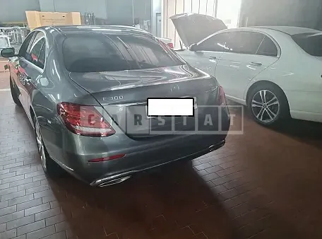 Photo 2 of 10: 2018 Mercedes-Benz E 300 4Matic, VIN WDDZF4KB3JA295964 — Korean insurance auction