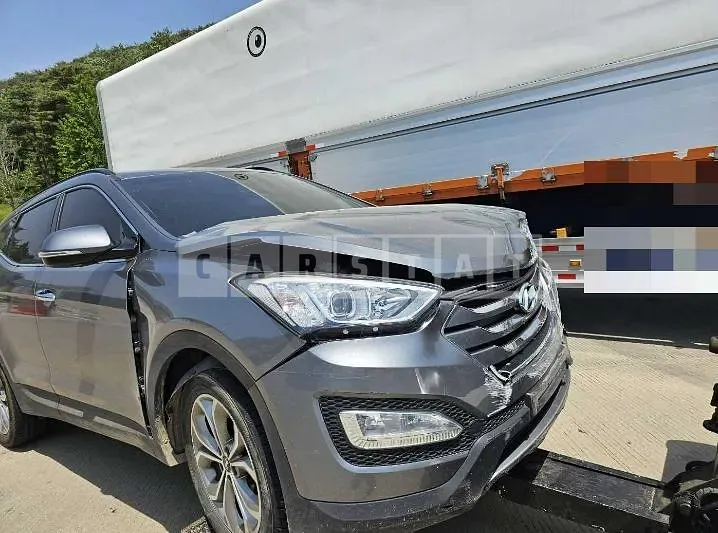 Photo 2 of 10: 2015 Hyundai Santa Fe DM, VIN KMHSW81UBFU494875 — Korean insurance auction