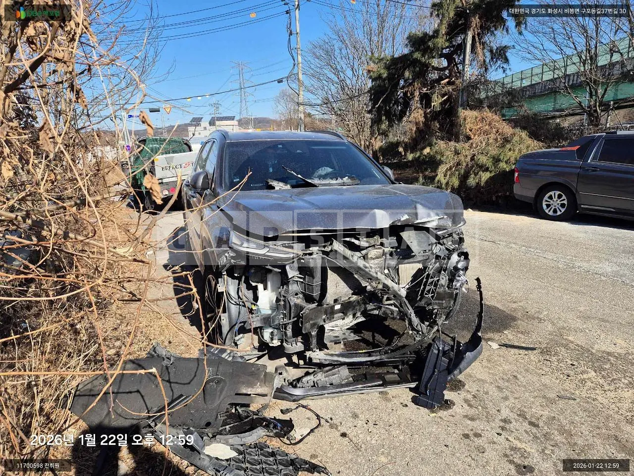 Photo 2 of 11: 2019 Hyundai Santa Fe, VIN KMHS381BBKU159975 — Korean insurance auction